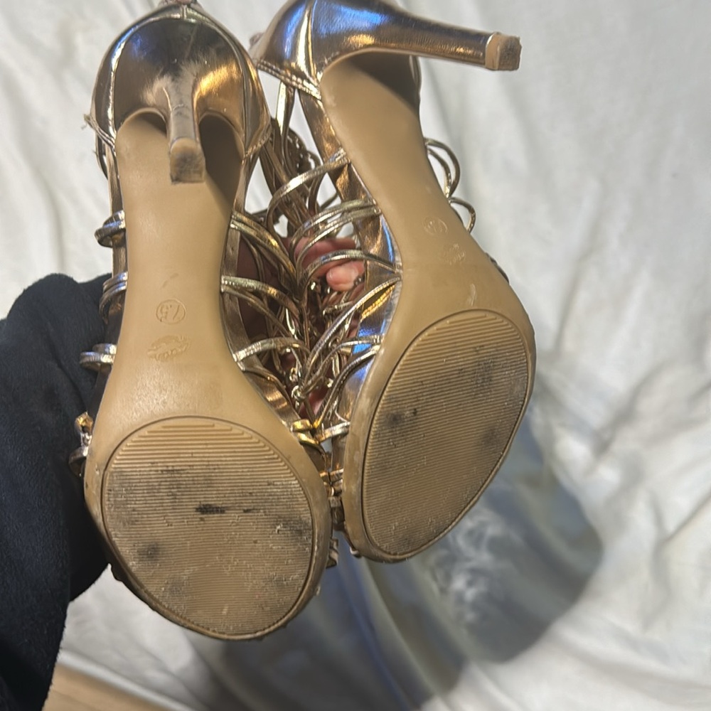 Heels - Picture 2 of 3